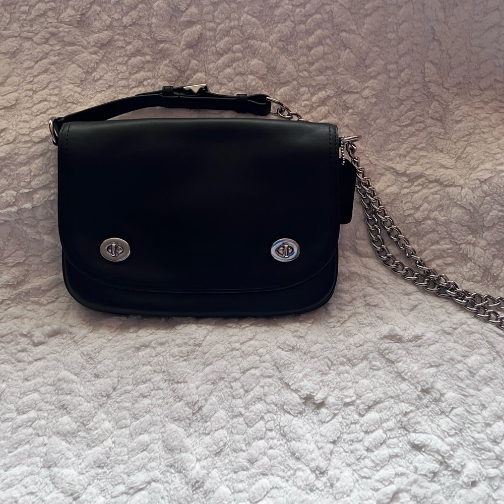 Coach Elegant Black Leather Shoulder Bag